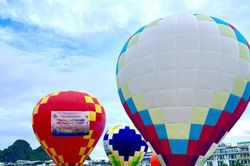 Ngắm toàn cảnh vịnh Hạ Long bằng khinh khí cầu
