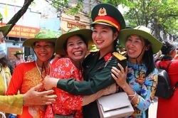 50 năm Thống nhất đất nước: Đón đoàn quân nhân vào Nam hội tụ trong lễ diễu binh, diễu hành