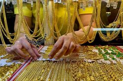 Giá vàng hôm nay 5/4/2025: Giá vàng trong nước và thế giới giảm sâu do nhà đầu tư ồ ạt bán ra để bù lỗ