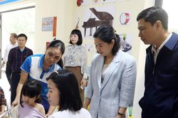 Nhiều địa phương ở Nghệ An đạt kết quả cao trong tiêm vắc-xin sởi