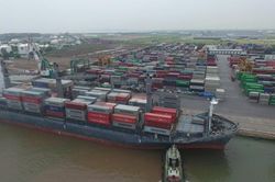 Áp lực tăng trưởng xuất khẩu 2025