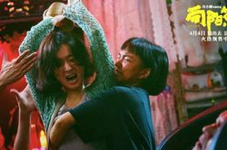 Triệu Lệ Dĩnh trong phim 'Hoa hướng dương' gây tranh cãi: Đỉnh cao diễn xuất hay lằn ranh thô tục