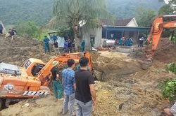 Nghệ An: Sập giếng khi đang thi công, ba người thiệt mạng