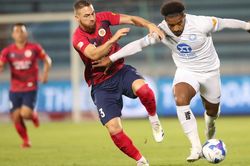 V-League 2024/25: Hà Nội FC tăng tốc, gây áp lực lên ngôi đầu bảng
