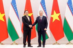 Chủ tịch Quốc hội Trần Thanh Mẫn hội kiến Tổng thống Uzbekistan