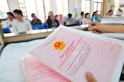 Quy định về cấp sổ đỏ cho hộ gia đình đang sử dụng đất được giao không đúng thẩm quyền
