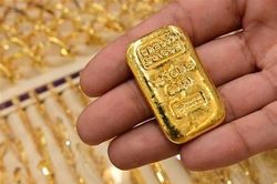 Giá vàng thế giới giảm, trong nước đi ngang