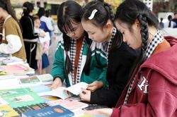 Ngày Sách và Văn hóa đọc Việt Nam 2025: Chuyển đổi số, đưa sách gần công chúng hơn