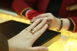 Giá vàng biến động mạnh