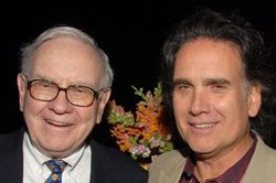 Con trai tỷ phú Warren Buffett cam kết viện trợ 1 tỷ USD cho Ukraine
