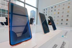Thuế của Mỹ ảnh hưởng thế nào đến cuộc đua Apple – Samsung?