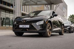 VinFast VF 7 – SUV điện 'sang xịn', giá tốt, miễn phí nhiên liệu hơn 2 năm