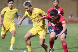 Tin nóng bóng đá Việt hôm nay 10/4: U17 Việt Nam tập trung cao độ cho trận gặp UAE; Cựu tuyển thủ U23 Việt Nam đứt dây chằng tại sân Mỹ Đình