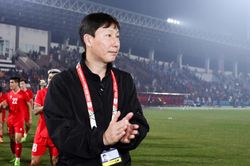 HLV Kim Sang-sik dẫn dắt đội 'Các ngôi sao Đông Nam Á' đối đầu Manchester United