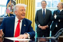 Từ 'Ngày giải phóng' đến 'Ngày tạm dừng': Ông Trump đảo chiều sau 1 tuần giông bão