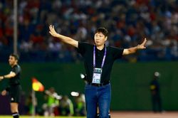 Huấn luyện viên Kim Sang-sik dẫn dắt ASEAN All-Stars đối đầu Manchester United tại Malaysia