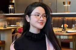 Vợ Quang Hải lộ diện sau ồn ào, vẻ mộc mạc bên cạnh quý tử gây chú ý