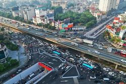 Hà Nội: Thí điểm điều chỉnh giao thông nút giao Tố Hữu - Lê Văn Lương - Khuất Duy Tiến