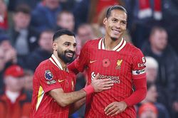 Liverpool giữ được Salah và Van Dijk là thành công