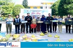 Trao 1.500 con giống gia cầm cho học sinh nghèo vượt khó vùng ven biển