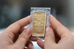 Căng thẳng thương mại thế giới đẩy giá vàng lập đỉnh mới