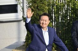 Ông Yoon Suk-yeol rời Dinh Tổng thống