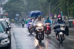 Cảnh báo dông lốc kèm mưa đá tại khu vực nội thành Hà Nội tối nay