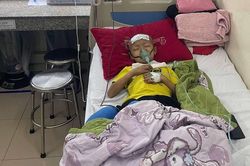 Mẹ nghèo 'hết cửa' vay mượn tiền làm phẫu thuật cứu con bị ung thư máu