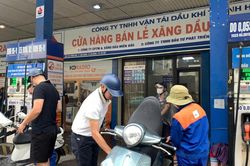 Giá xăng dầu hôm nay 12/4/2025: Giá dầu thế giới tiếp tục giảm