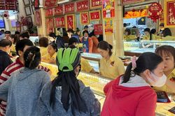Cập nhật giá vàng hôm nay 12/4/2025: Giá vàng trong nước và thế giới tăng cao phá đỉnh hôm qua