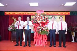 Gắn công tác thi đua khen thưởng với nhiệm vụ chuyên môn