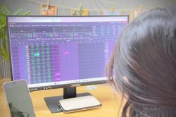 Kỷ lục chứng khoán Việt: VN-Index tăng nhanh nhất lịch sử, ngày vui màu tím kéo dài bao lâu?
