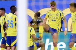 Ngỡ ngàng với siêu phẩm volley của Ronaldo cho Al Nassr, ngoại tứ tuần mà vẫn quá 'gân'