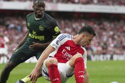 Arsenal bị Brentford cầm hòa, Liverpool tiến gần hơn đến ngôi vương Ngoại hạng Anh