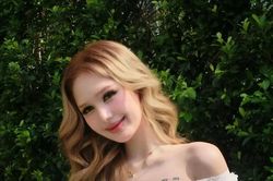 Hot girl Instagram Xoài Non khoe eo thon, vai trần quyến rũ