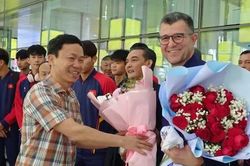 HLV Cristiano Roland chia tay U17 Việt Nam