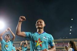 Tiền vệ Nguyễn Trọng Hoàng: 'Chiến binh không tuổi' của V.League