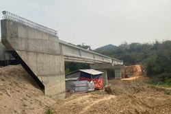 Kỳ Sơn xây 2 cầu cứng vượt sông Nậm Mộ, thay thế cầu treo xuống cấp