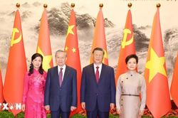 Cùng chung chí hướng, chung tay tiến lên phía trước - Kế thừa quá khứ, viết tiếp trang mới tương lai
