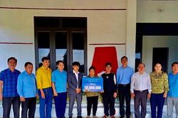 CLB Trái tim nhân ái thành phố Hà Nội trao 2,5 tỷ đồng hỗ trợ làm nhà cho hộ nghèo tại Con Cuông