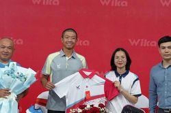 Thần đồng Pickleball Quang Dương giao lưu với người hâm mộ thành phố Vinh