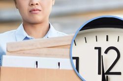 Công ty sa thải nhân viên do về sớm 1 phút 6 lần trong năm