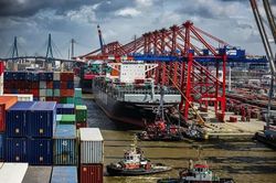 WTO dự báo thương mại toàn cầu giảm tốc, cảnh báo rủi ro lan rộng