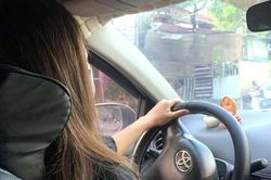 Mẹo hạn chế tình trạng đổ mồ hôi lưng khi lái xe