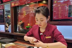 Giá vàng ngày 17/4/2025: Giá vàng trong nước và thế giới tiếp tục tăng vượt 120 triệu đồng/lượng