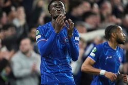 Kết quả cúp C3 châu Âu: Chelsea đi tiếp dù thua trên sân nhà; hai cựu sao MU vào bán kết