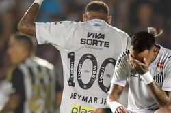 Neymar bật khóc vì chấn thương trong ngày đặc biệt, giấc mộng World Cup gần như khép lại