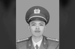 Truy thăng cấp bậc hàm vượt cấp cho sĩ quan trẻ hy sinh trong khi làm nhiệm vụ