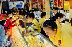 Giá vàng hôm nay 18/4/2025: Giá vàng trong nước và thế giới tạm dừng đà tăng do chốt lời