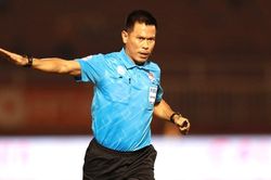 MU lội ngược dòng không tưởng để vào bán kết Europa League; Hé lộ 3 trọng tài ngoại vòng 19 V.League